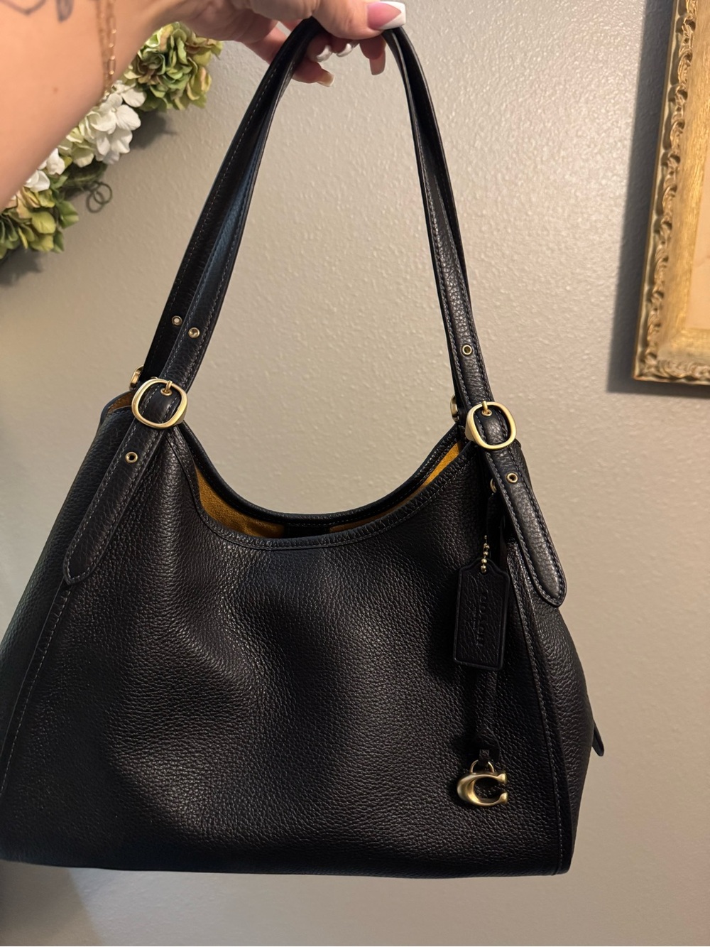 Bella Medium Leather Shoulder Bag